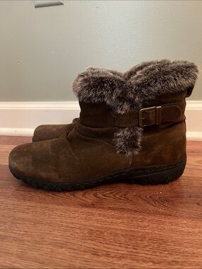 Khombu Women's Brown Suede Faux Fur Ankle Boots